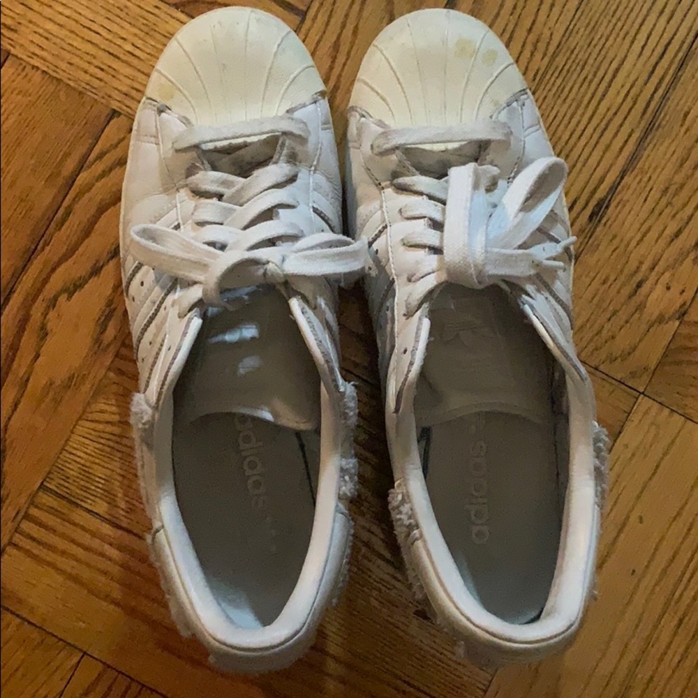 Adidas white sneaker. Superstar 80S shoes